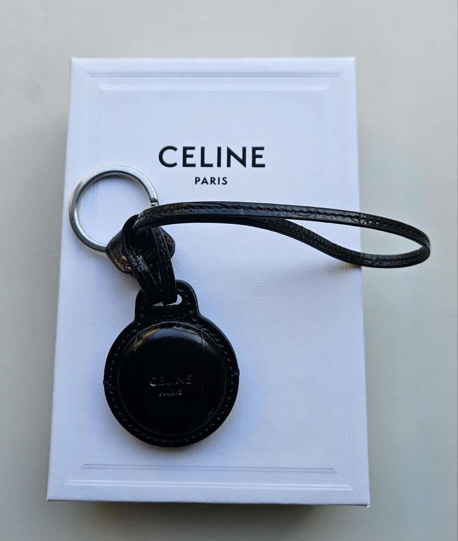 CELINE　AirTag ケース キーリング　レザー　型押し