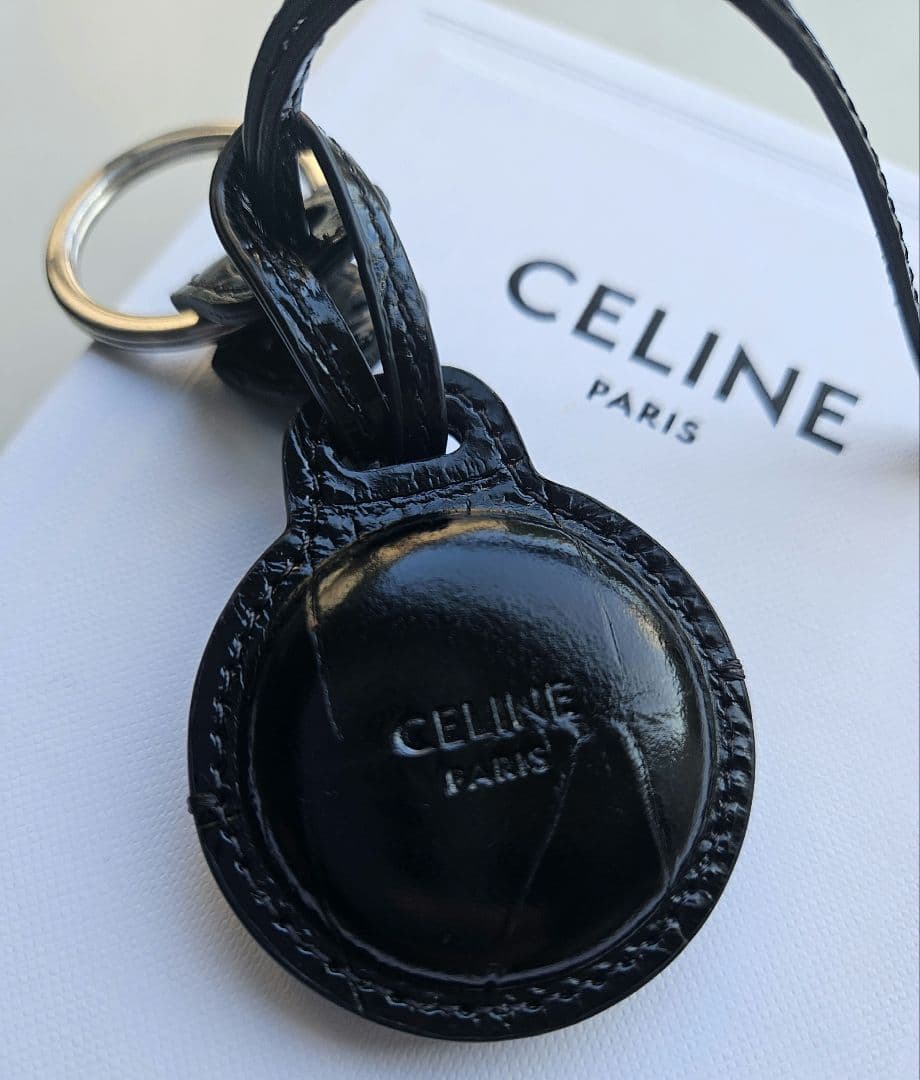 CELINE　AirTag ケース キーリング　レザー　型押し