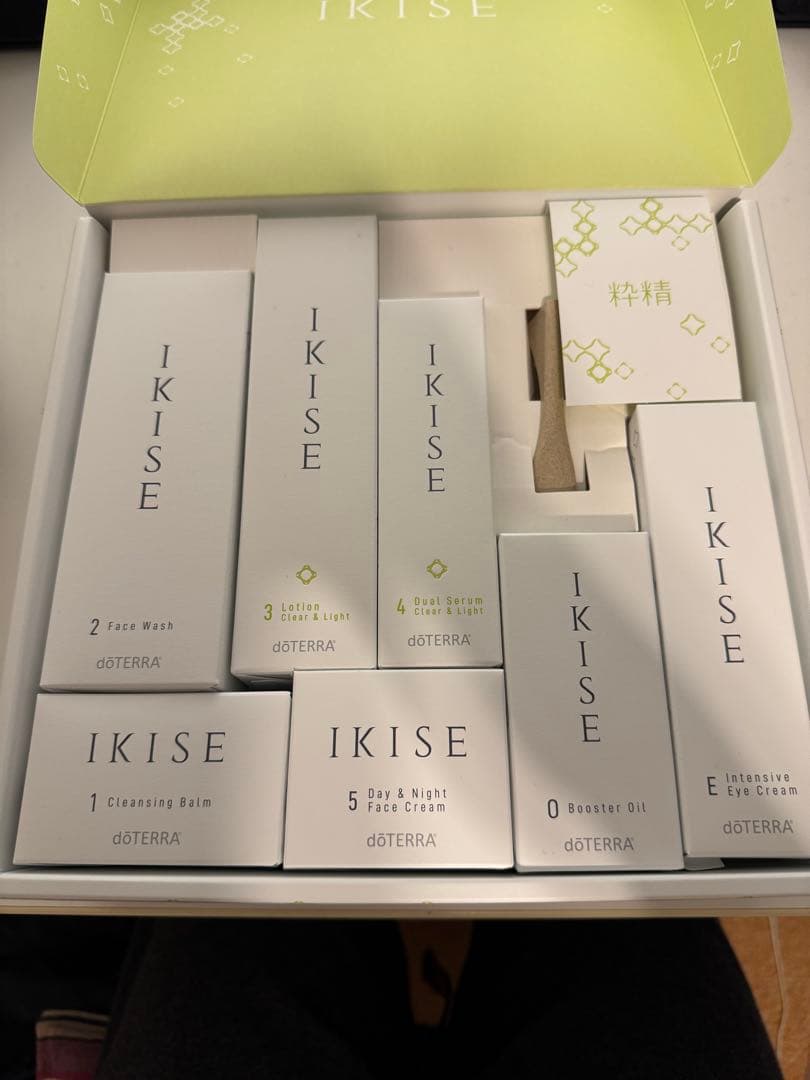 【新品未使用】Ikise スキンキット　クリア&ライト（オマケつき）