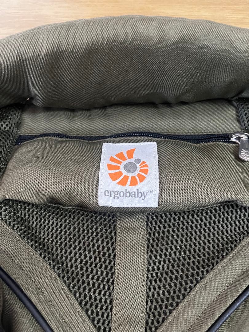 【美品】ergobaby 抱っこ紐 カーキ