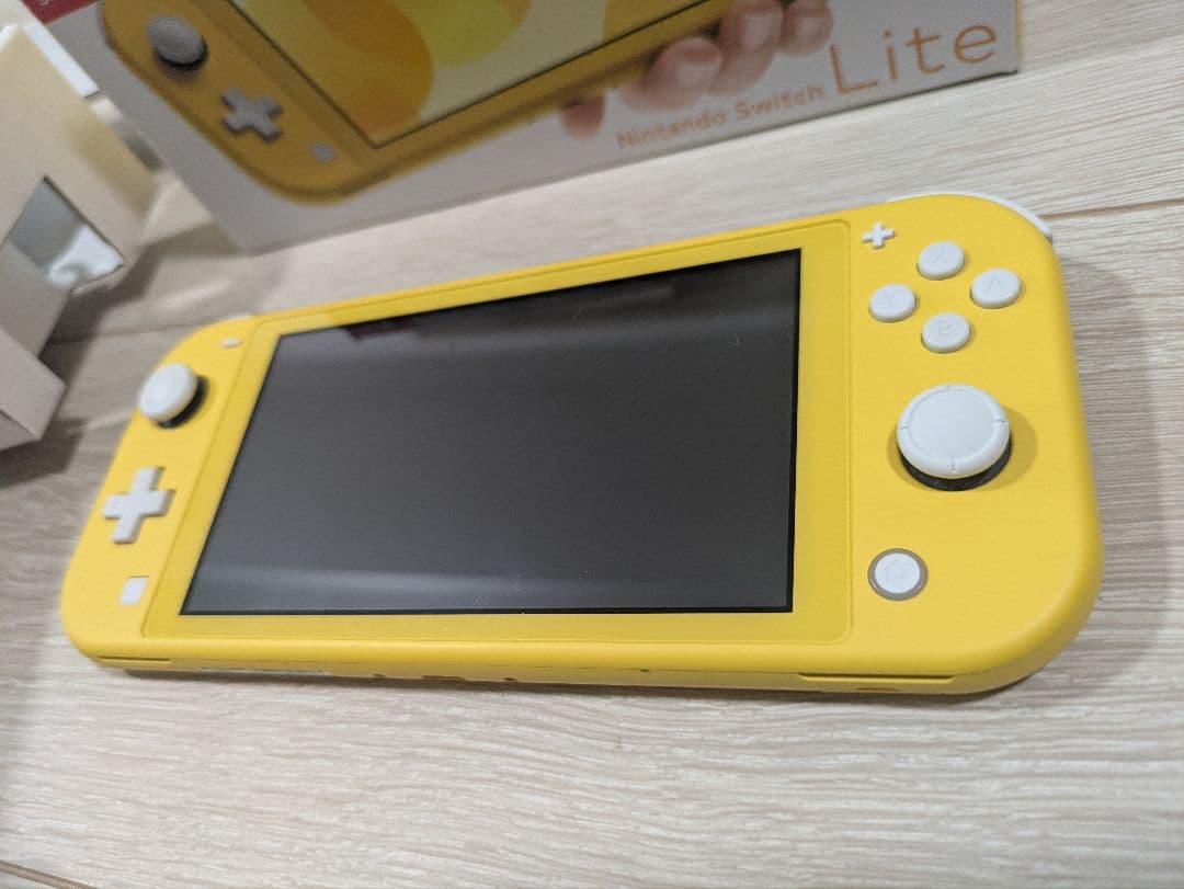 Nintendo Switch Lite イエロー 本体(アダプター、箱付き)