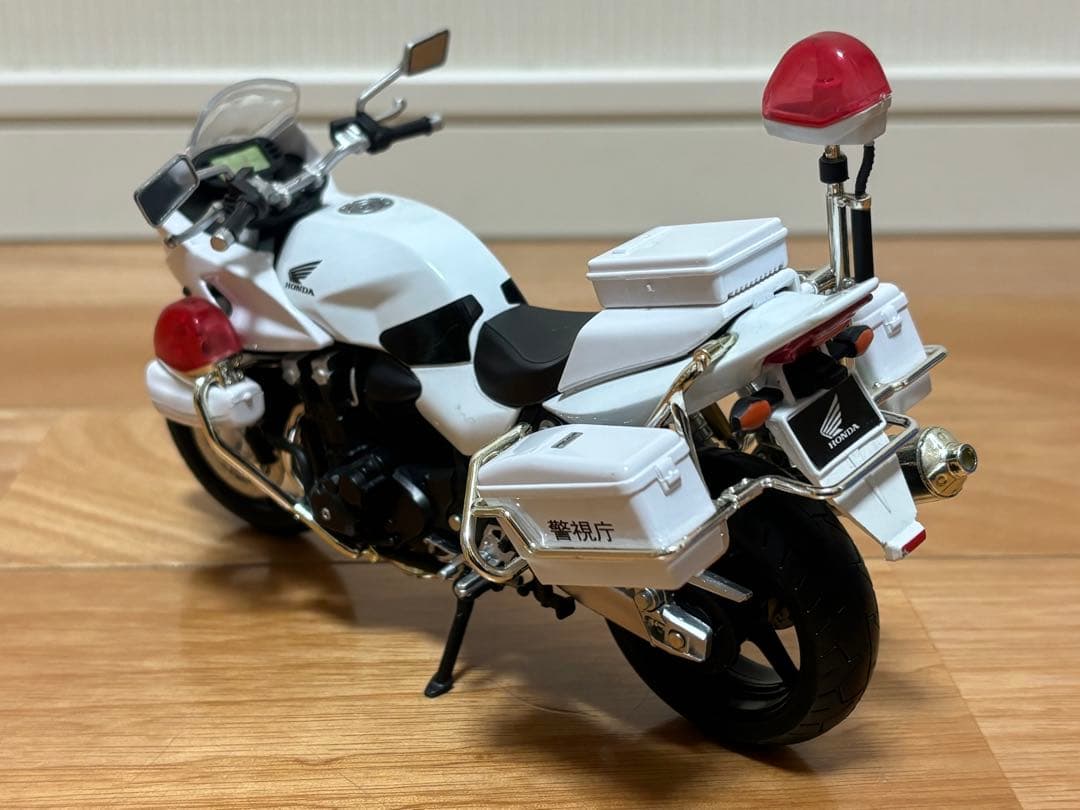 アオシマ 1/12 ホンダ CB1300P 警視庁 白バイ 完成品 訳あり