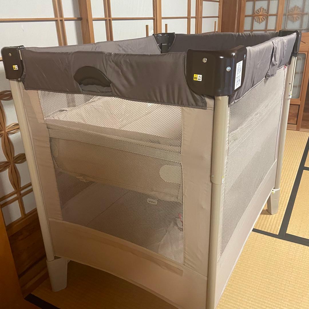 【美品】　アップリカ　ココネルエアー　折りたたみ式ベビーベッド　ブラウン
