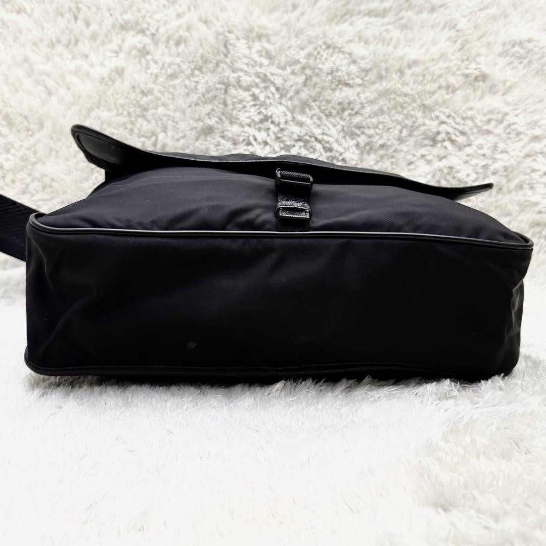 PRADAプラダ テスート 黒 メッセンジャーバッグ 三角ロゴ サフィアーノ