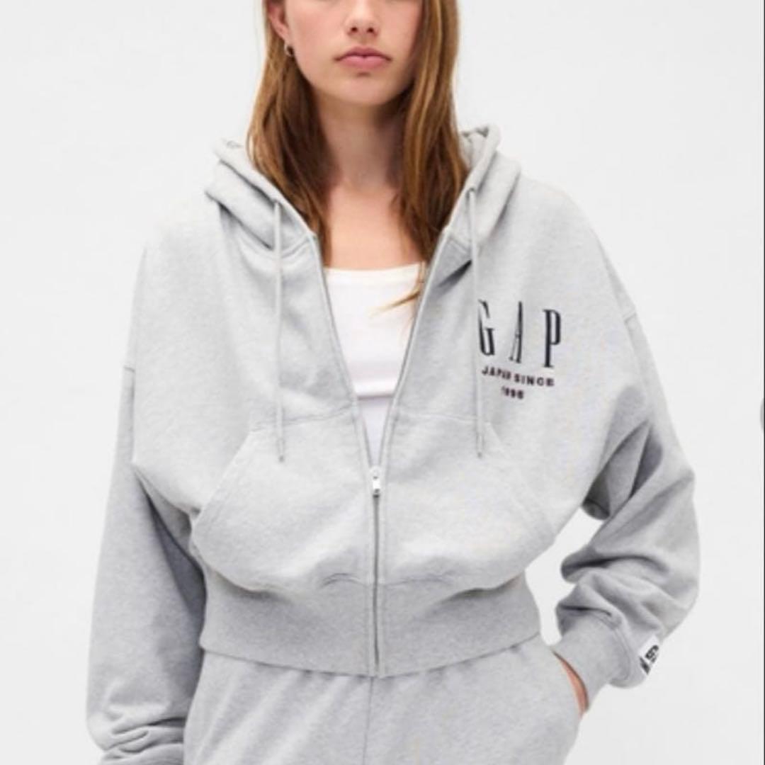 30th アニバーサリー GAPロゴ ジップアップパーカー　クロップドパーカー