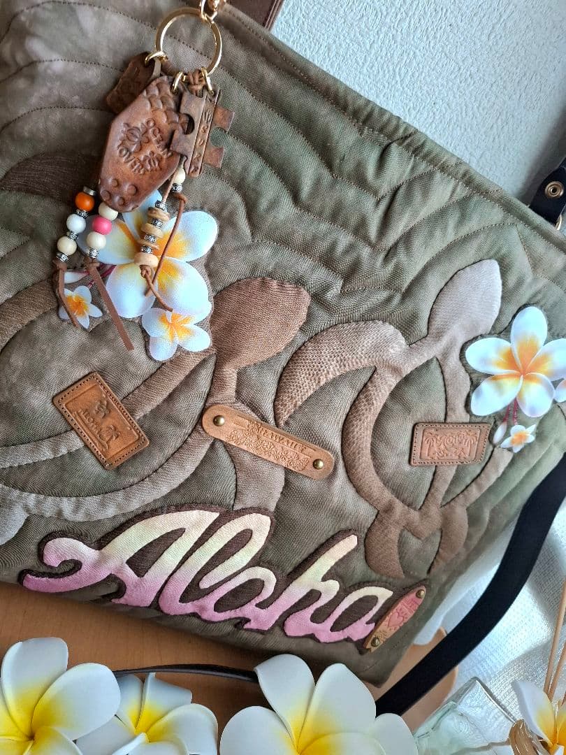 ハワイアンキルトバッグ　ホヌ　ピンクロ 2WAYファスナー　革タグチャーム付