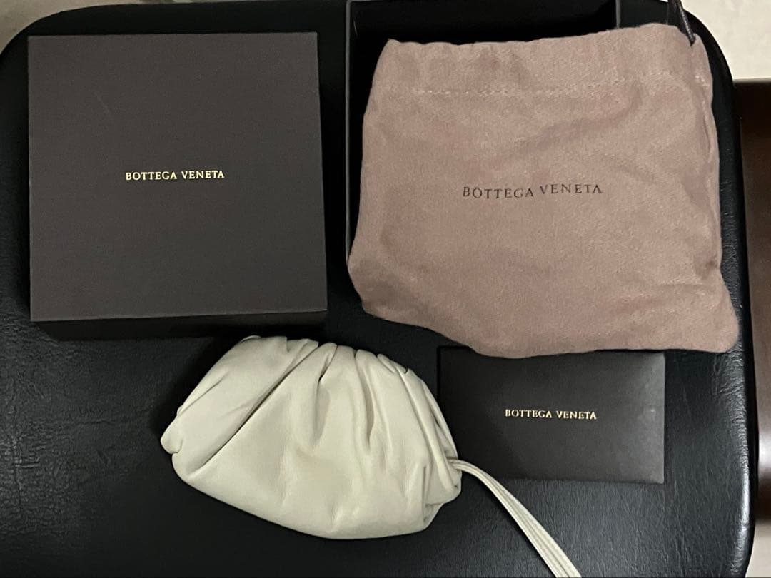 ボッデガヴェネタ ミニミニザポーチ　ホワイト⭐︎チャーム⭐︎キーホルダー　ミニバッグ