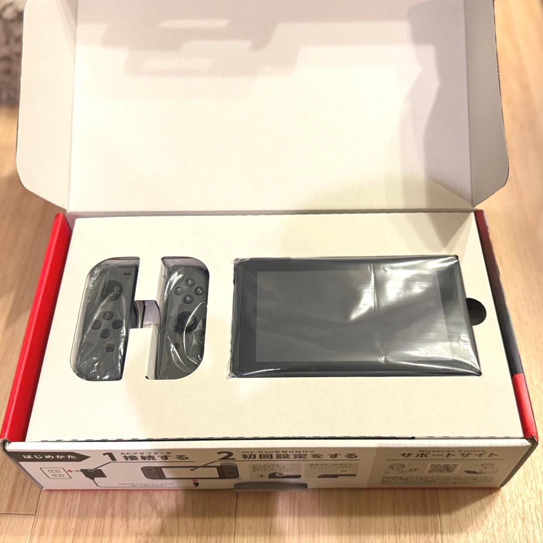 【ほぼ新品】人気ソフト2本付　Nintendo Switch 本体 グレー