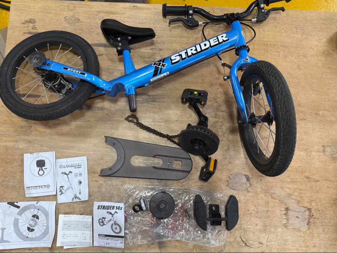 送料込み ストライダー STRIDER 14x キッズバイク 青色 自転車