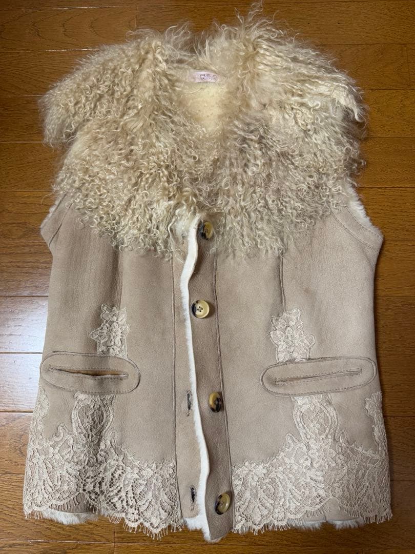 美品　RED VALENTINO ムートンベスト44 ベージュ系 レース