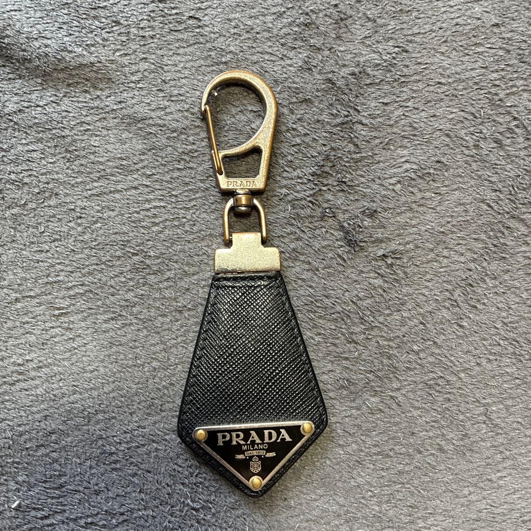 プラダ　キーホルダー　ストラップ　キーリング　0710