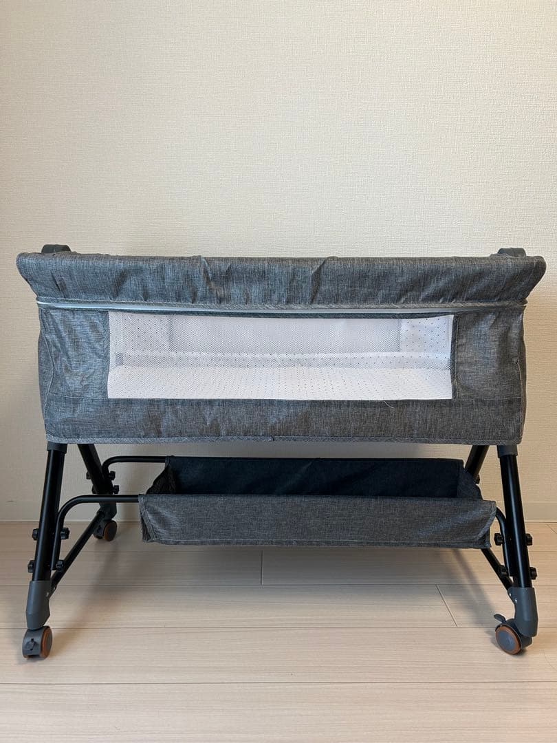 【マットレス未使用】ベビーベッド 折りたたみ式　キャスター付き