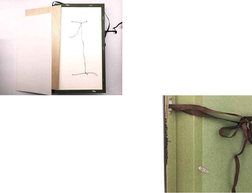 【 家紋金銅彫金馬鈴 額装 】　江戸時代　上がり藤に矢の字　宇の字