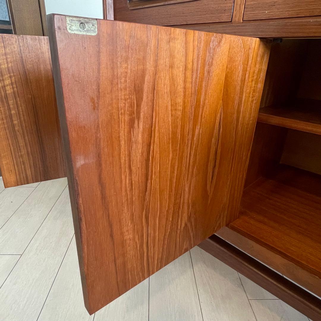 ● ピッツァ　G-PLAN Fresco脚付きサイドボード