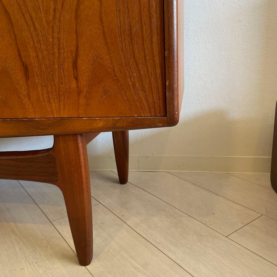 ● ピッツァ　G-PLAN Fresco脚付きサイドボード