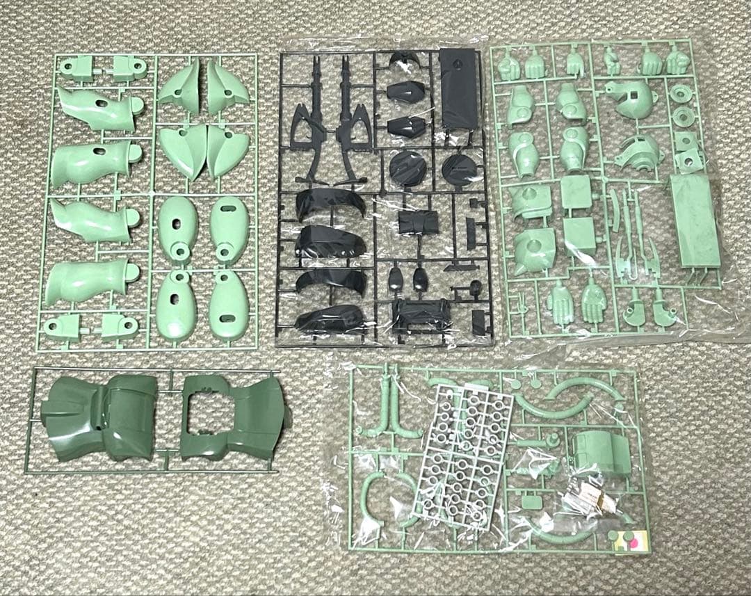 新品 1/60 量産型ザク☆バンザイマーク旧キット旧バンダイ ガンプラ ガンダム