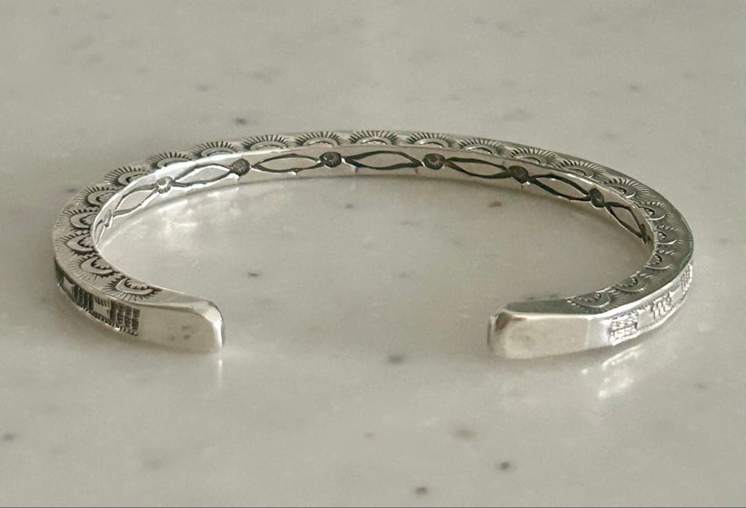 ジェネバラモーン(Geneva Ramone) スクエア４面スタンプバングル