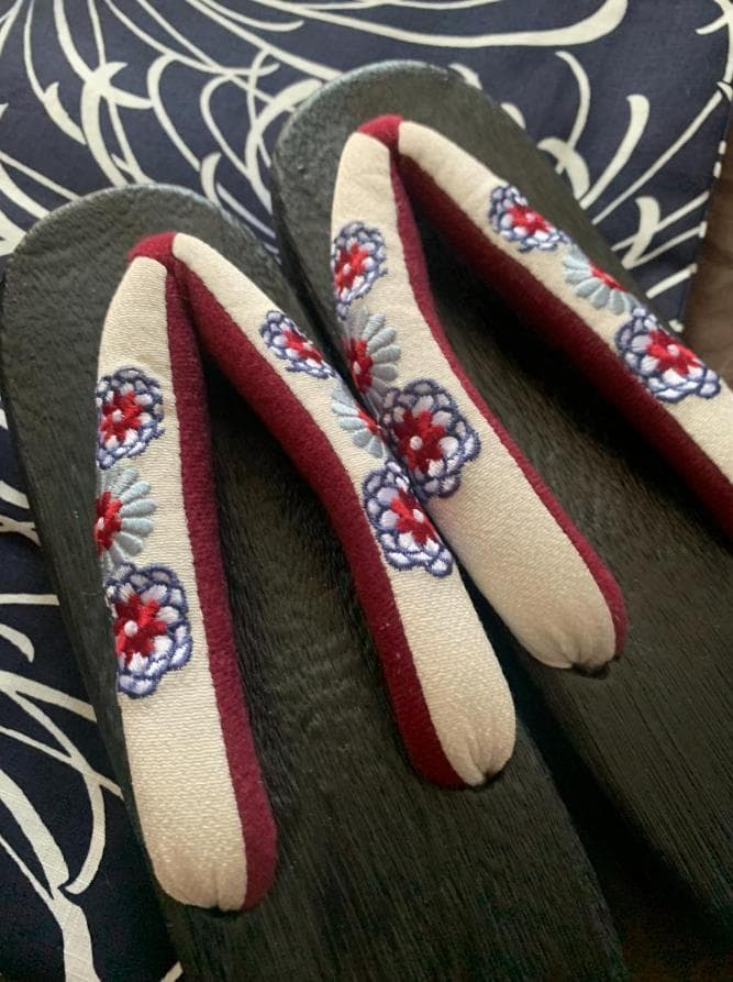 ◆大人ゆかた◆糸菊花火涼し黒浴衣◆どなたでもお似合いになる古典シンプル柄◆高級