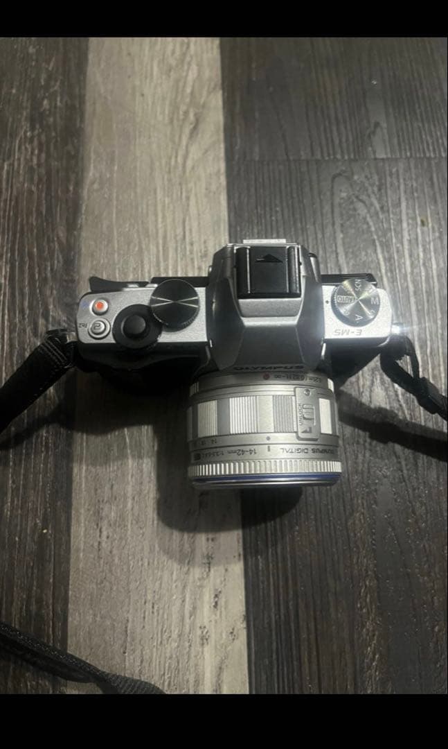 OLYMPUS OM-D E-M5ミラーレス一眼 14-42mm 32G SD付