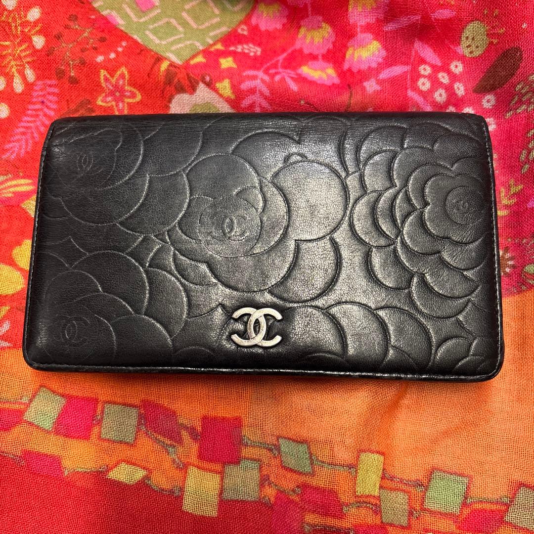 CHANEL ブラック 長財布 花柄エンボス