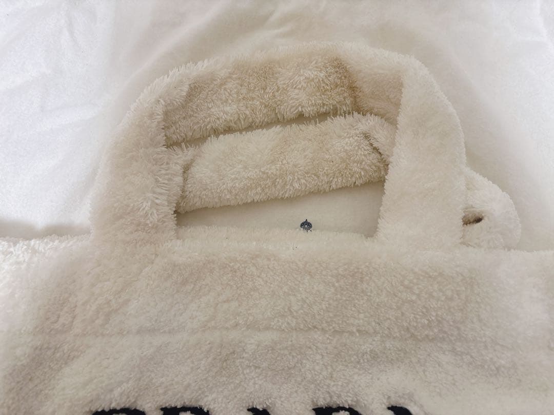 PRADA ホワイトファートートバッグ