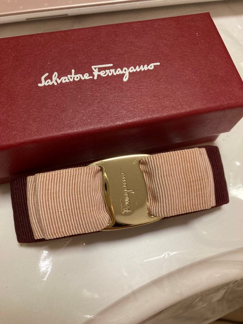 フェラガモ　リボンバレッタ　バイカラー　ヴァラ