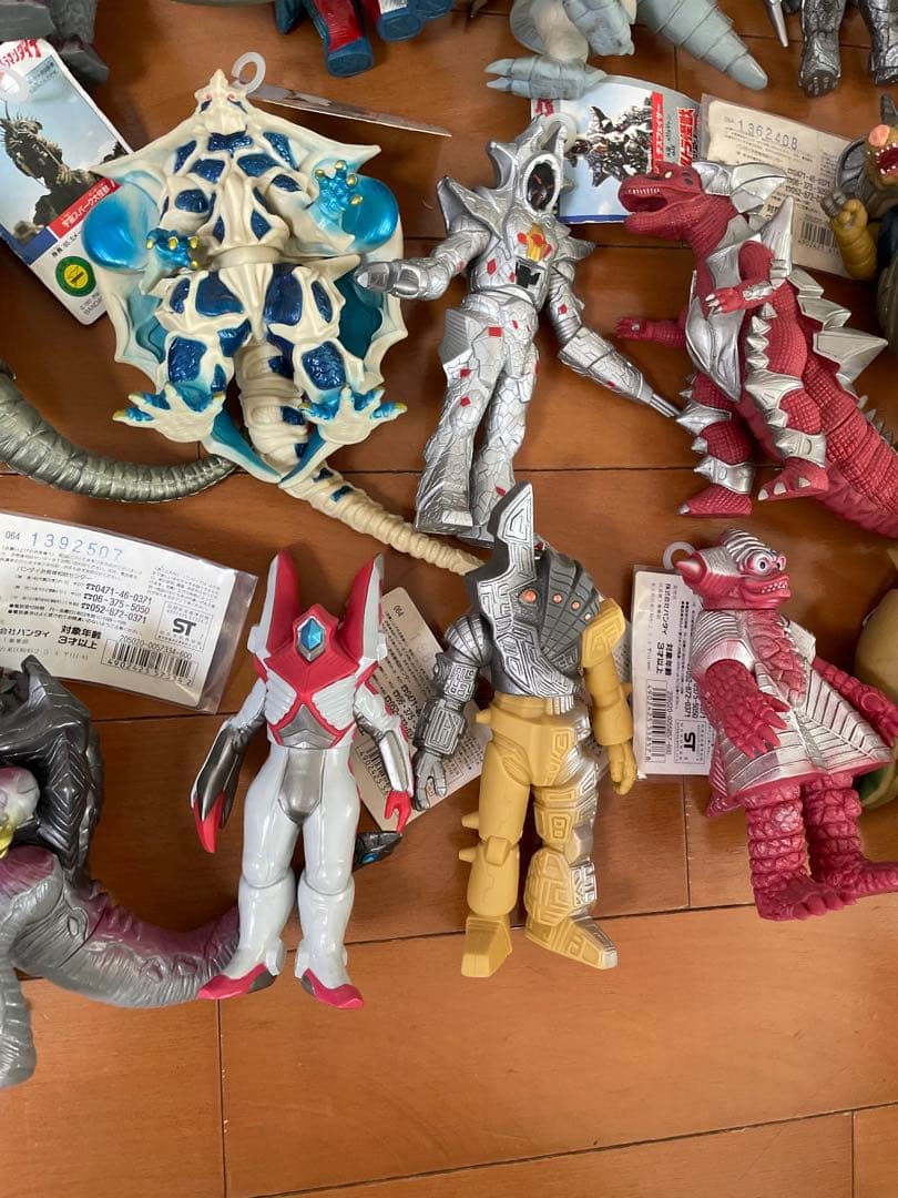 輝*様 タグ付き　ウルトラマンティガ　ダイナ　ガイア　怪獣シリーズ　ソフビ　まと