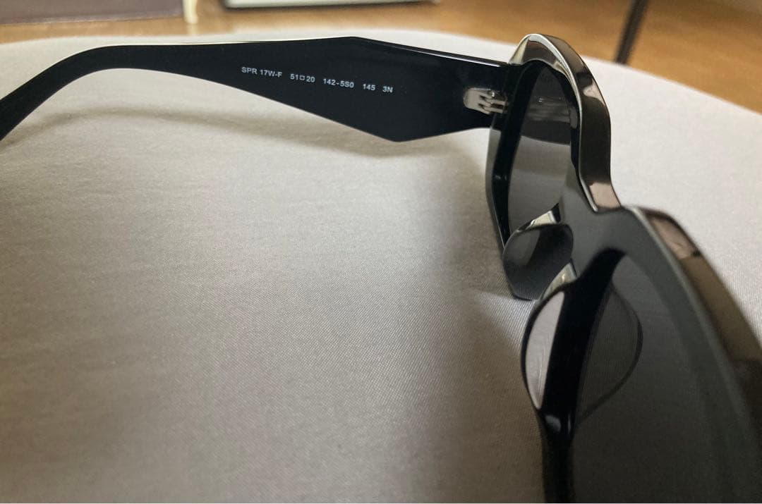 PRADA 六角形 ブラックサングラス