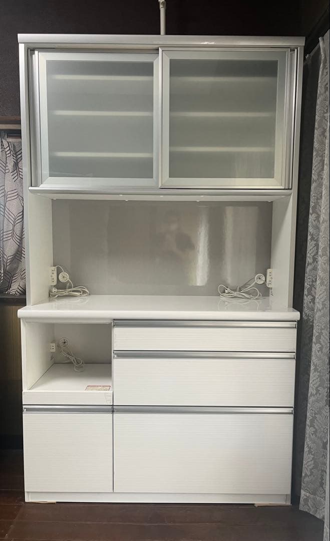 【最終値下げ・引き取り限定】食器棚 ガラス扉付き