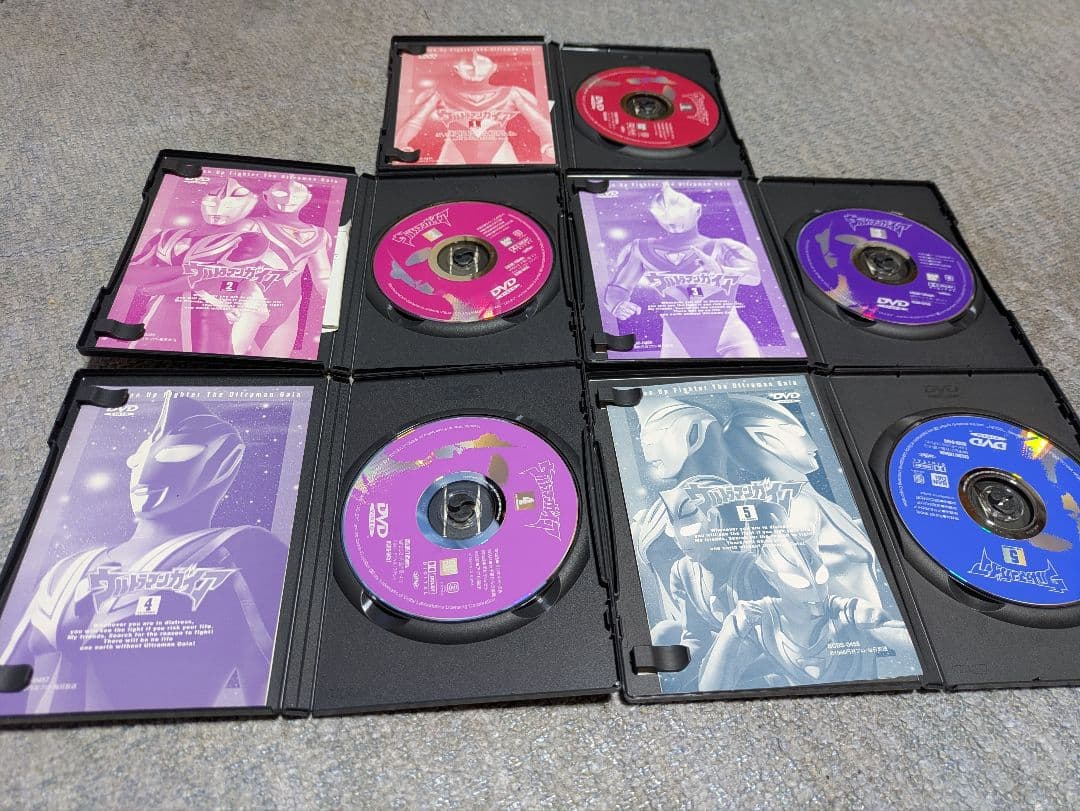 まもなく出品終了【セル版】ウルトラマンガイア DVD 1〜13巻セット