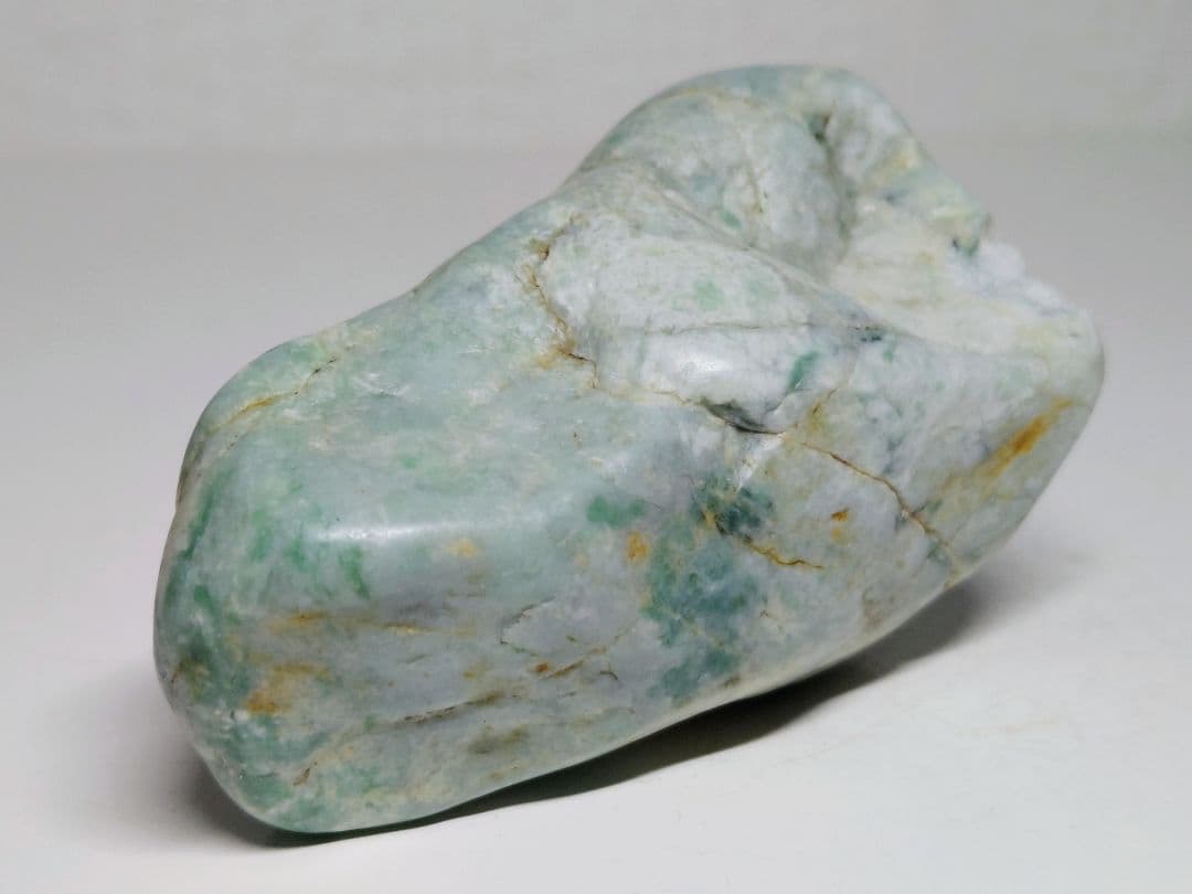 白緑 370g 翡翠 ヒスイ 原石 鑑賞石 自然石 誕生石 鉱物 鉱石 水石