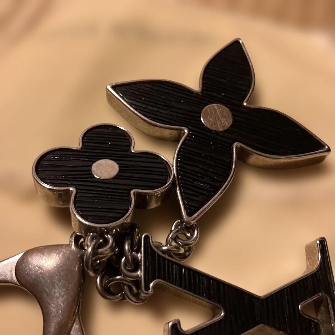 Louis Vuitton ロゴチャーム ブラック シルバー