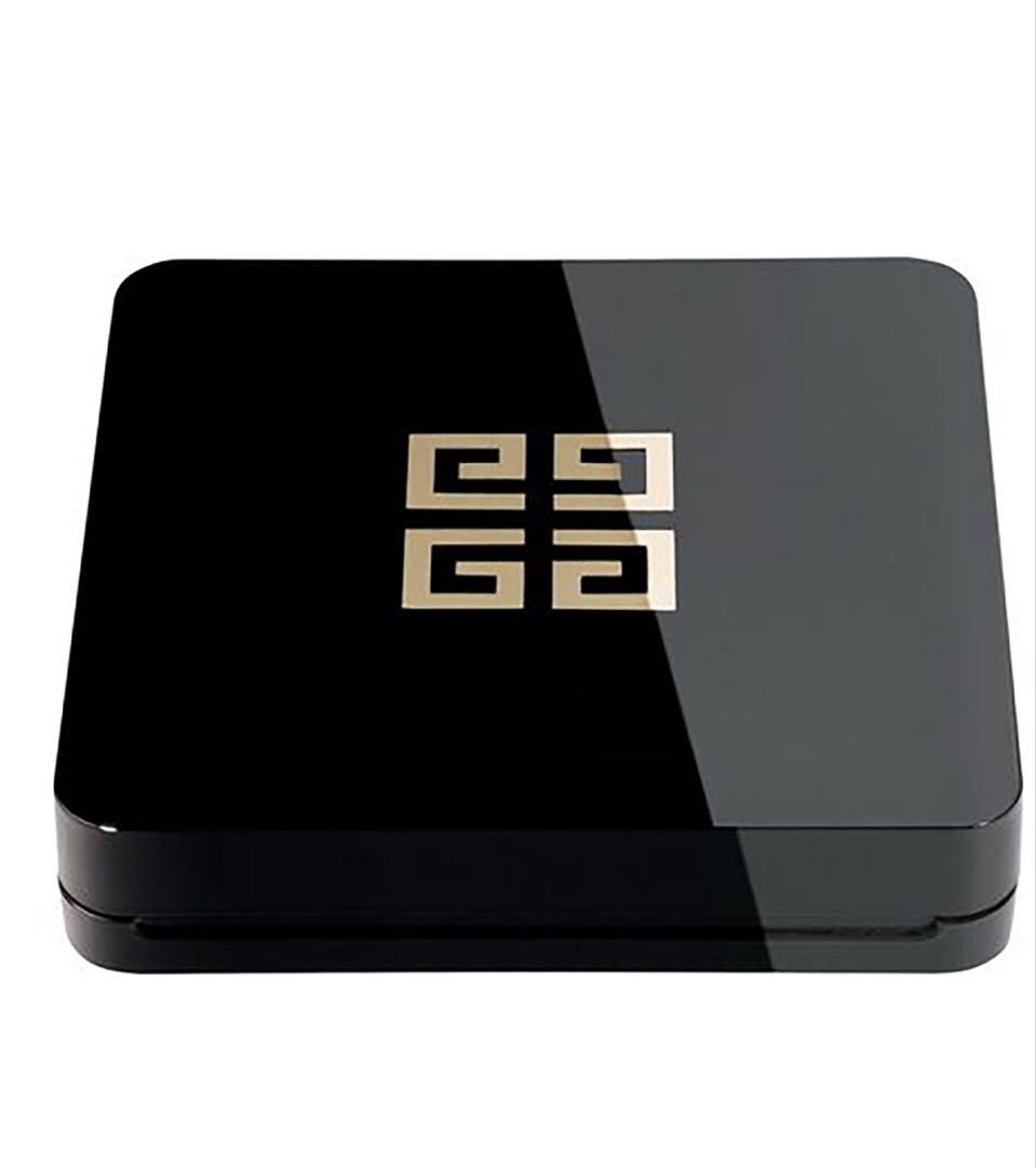 新品ソワン ノワール UV コンパクト