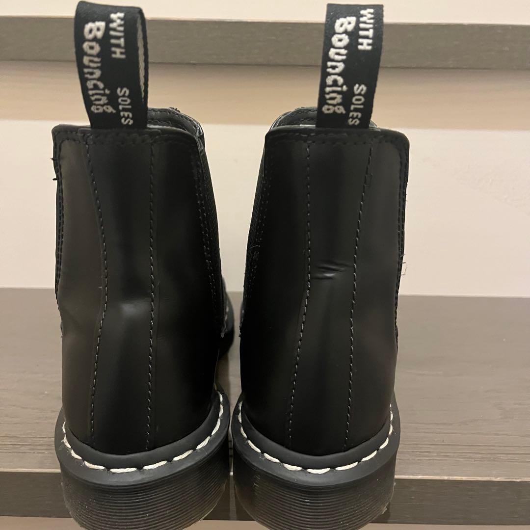 ホワイトステッチ チェルシーブーツ　ドクターマーチン