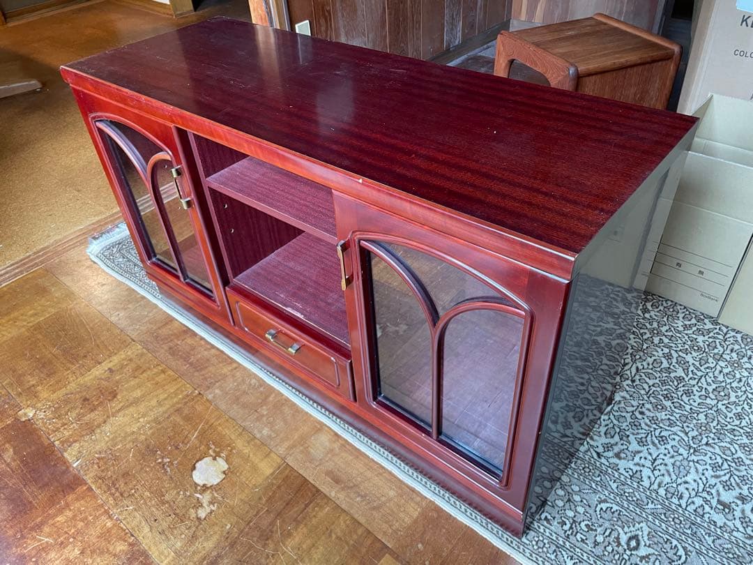 木製キャビネット ガラス扉付き