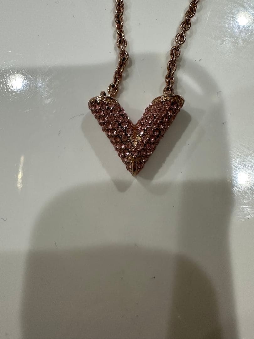 LOUIS VUITTON エセンシャルv ネックレス　ピンクゴールド
