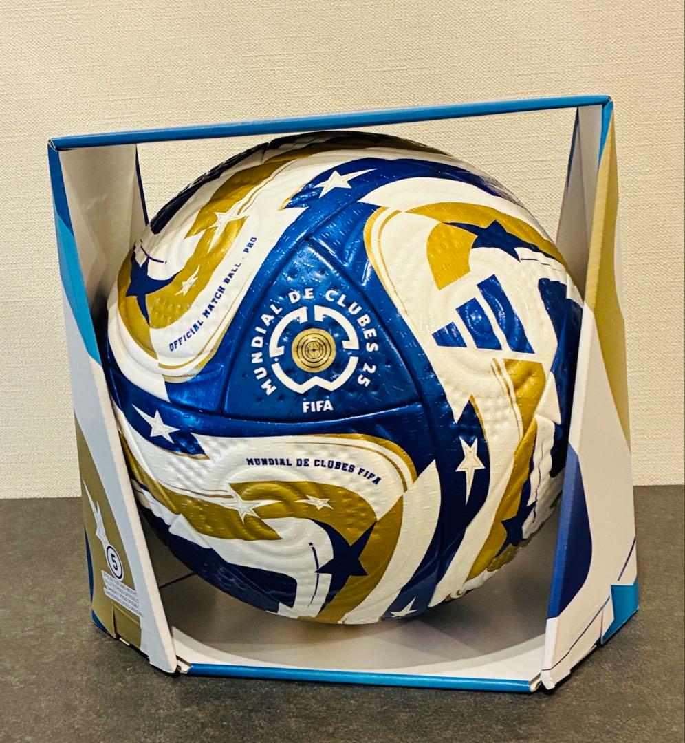 アディダス　サッカーボール　5号球