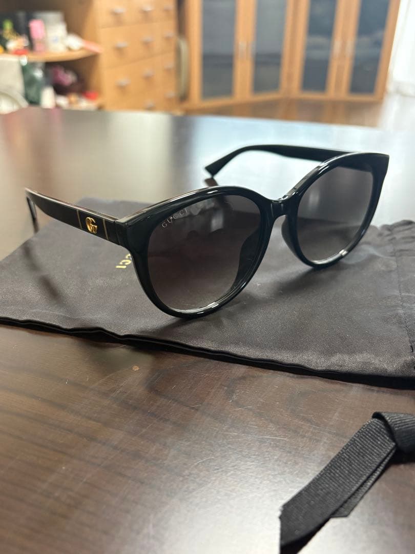 GUCCI キャットアイサングラス ブラック