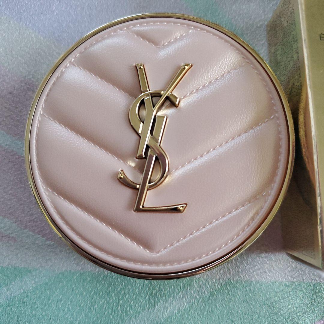 イヴ・サンローランラディアント タッチ グロウパクトB10本体+パフ２つ付き