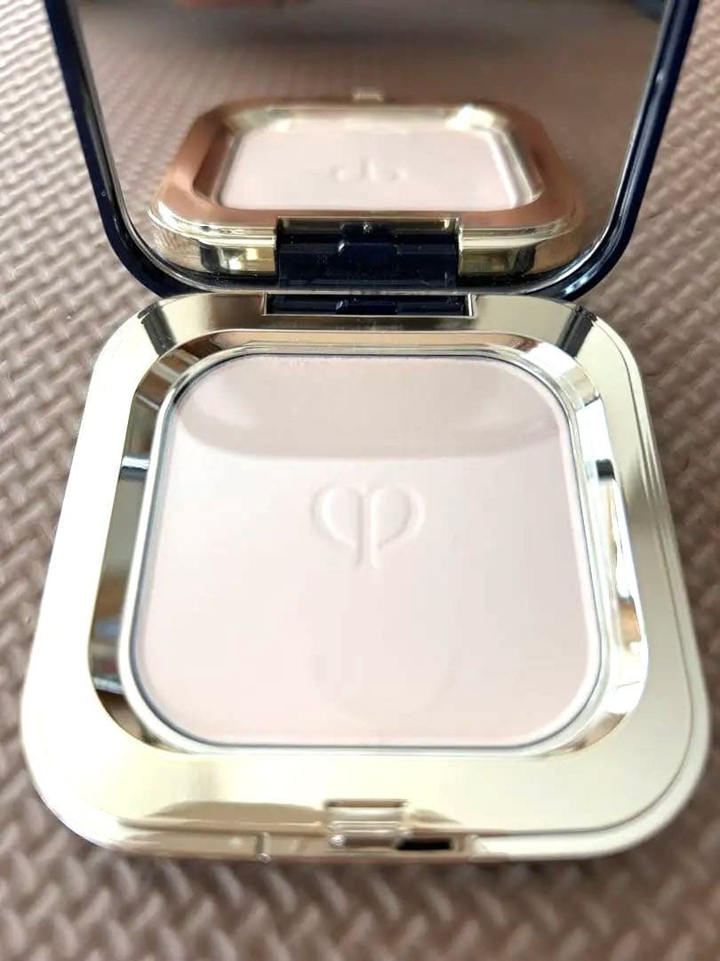 クレ・ド・ポーボーテ プードルコンパクトエサンシエルn フェイスパウダー