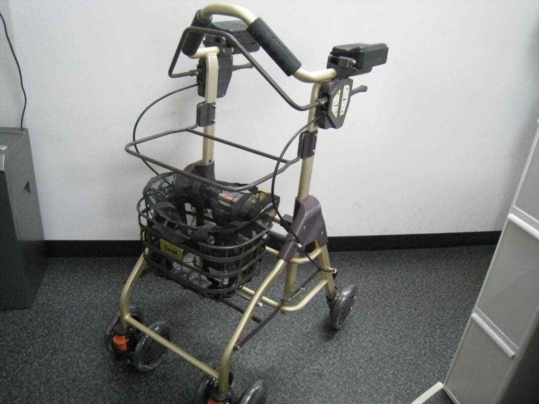 Tacaof テイコブリトルホームF WAW18 歩行車 幸和製作所　②