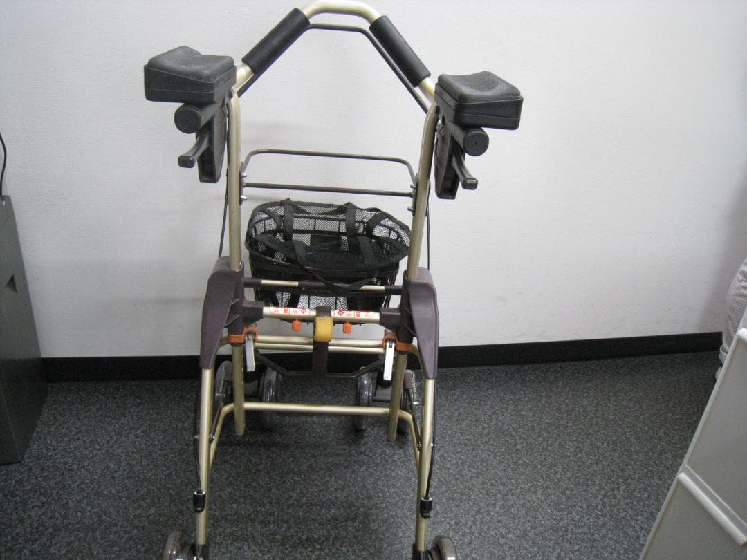 Tacaof テイコブリトルホームF WAW18 歩行車 幸和製作所　②