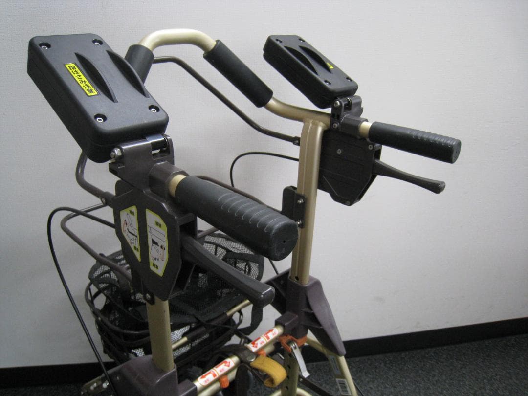 Tacaof テイコブリトルホームF WAW18 歩行車 幸和製作所　②