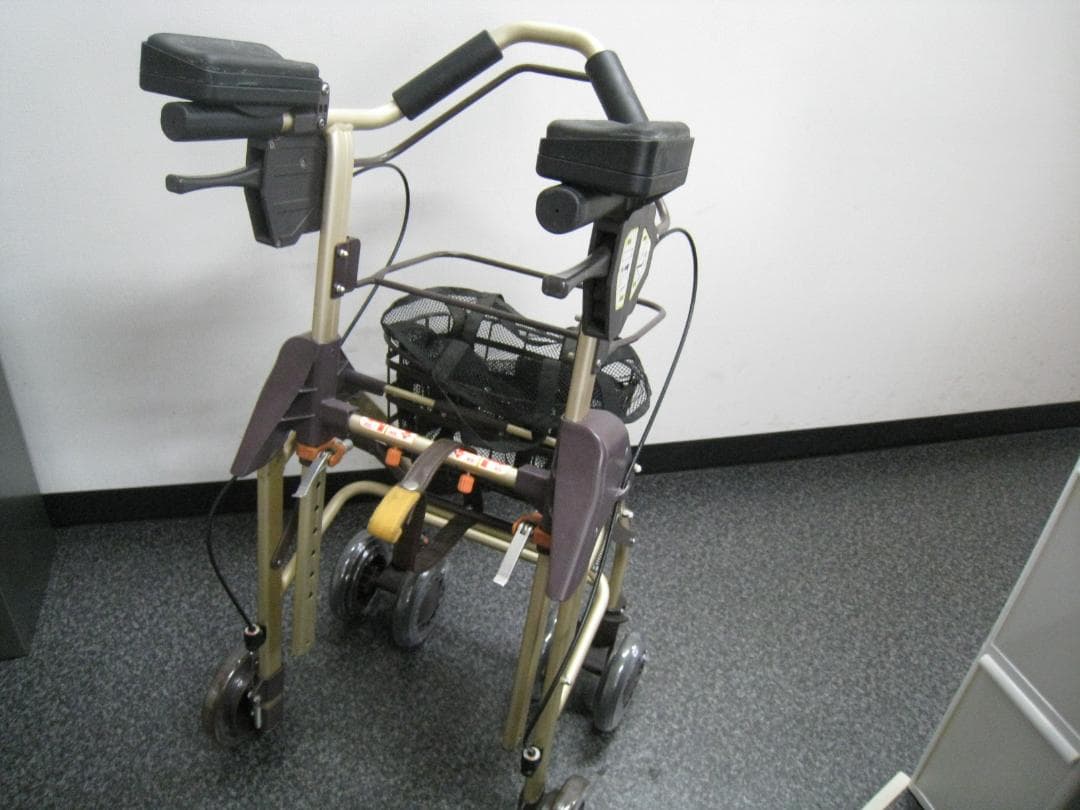 Tacaof テイコブリトルホームF WAW18 歩行車 幸和製作所　②