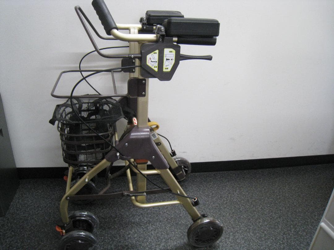 Tacaof テイコブリトルホームF WAW18 歩行車 幸和製作所　②