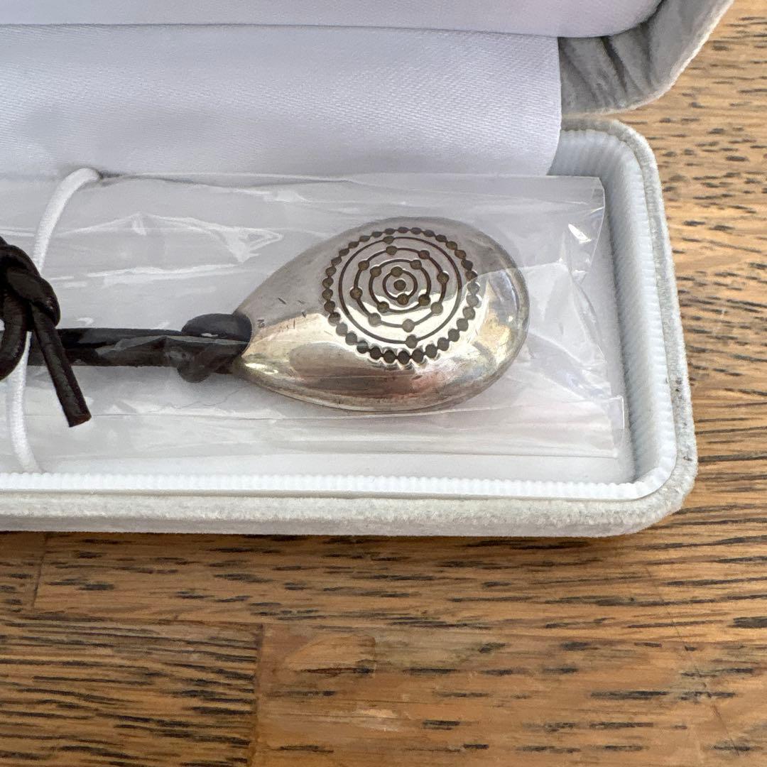 アメノシズク　シルバートップ　水晶　牛革紐