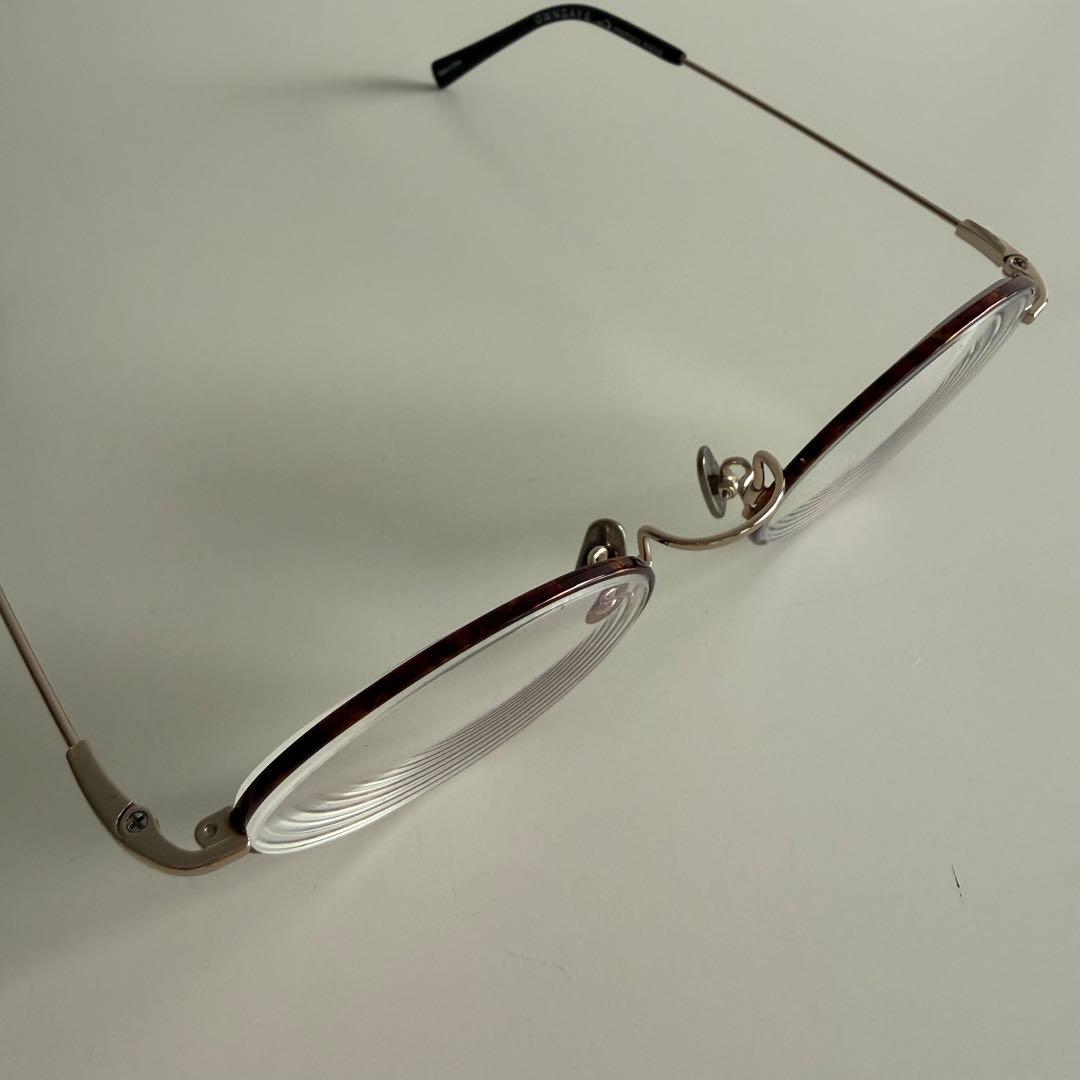 メモリーマテリアル メタルフレーム オーバル型メガネ