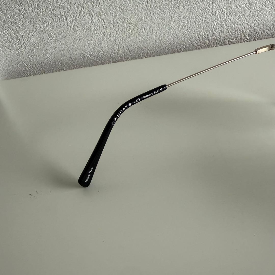 メモリーマテリアル メタルフレーム オーバル型メガネ