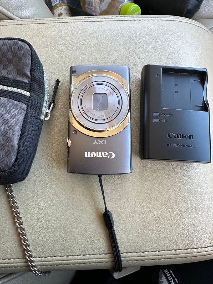 Canon IXY 130 デジタルカメラ 本体と充電器付き