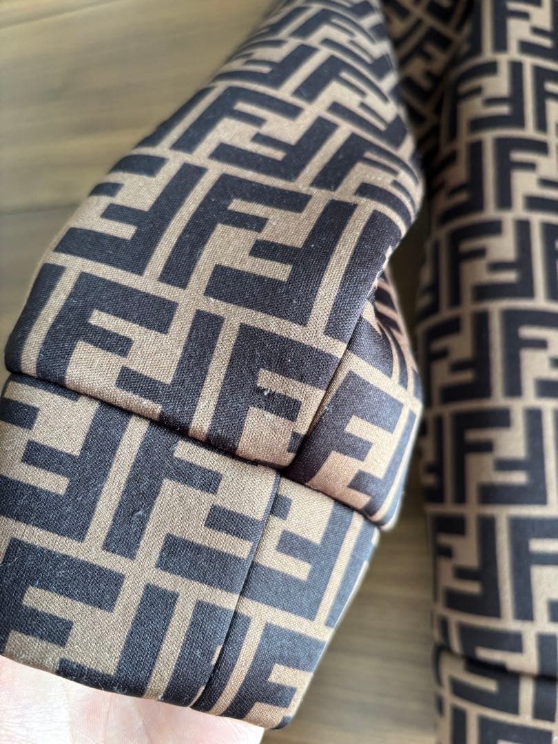 【美品】FENDI ズッカ柄パーカー モンスター キッズ12+サイズ